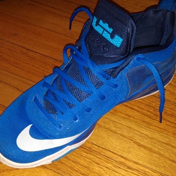 Lebron gym shoes - Picture 3 of 4